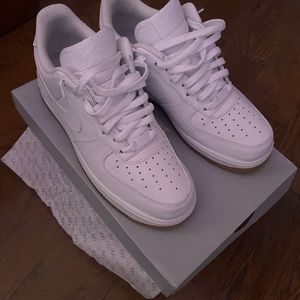 Low top Nike Air Force one white w/ gum bottom